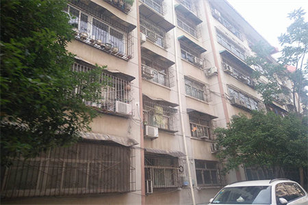 鸿福新村3室2厅2卫65万128m2简装出售